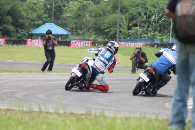 Video aksi Lorenzo nunggang JupiterZ1 di Sentul. Tidak ada canggung sama sekali…!!