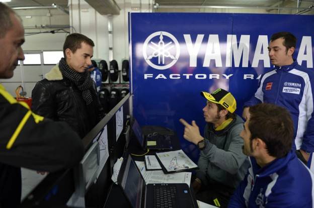 Rossi mengaku sudah bertemu dan ngobrol banyak dengan Lorenzo. Semua baik-baik saja….