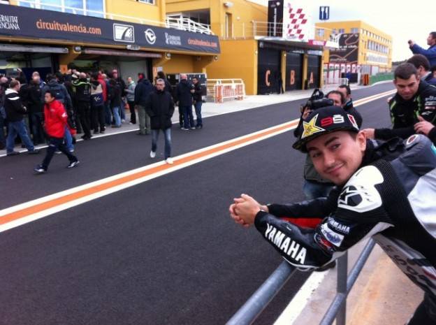 Lorenzo….nasib sang juara dunia yang kontras dengan Rossi!!