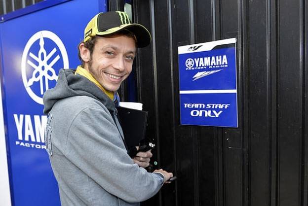 Valentino Rossi sudah mulai masuk ke office Yamaha….