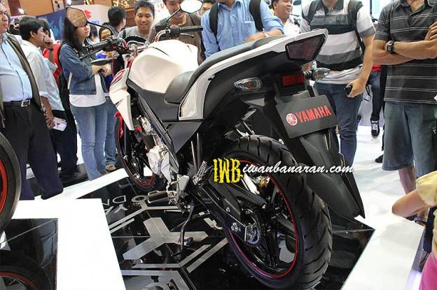 Yamaha New Vixion vs. Honda CB15R…iso mbrodhol rambute sampeyan!!