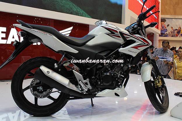 Honda akan rilis dua striping untuk warna putih pada CB150R…..