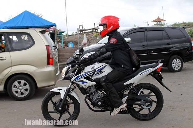 Perbedaan Honda CBR150R dibanding CB150R………