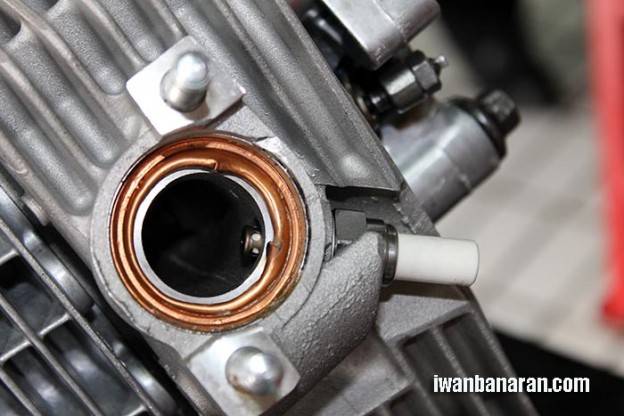 Mengintip lebih detil bongkahan komponen O2 sensor Honda Verza150…..