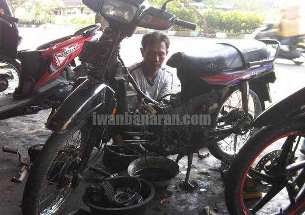 Sejak 1997…..motor ini baru bongkar mesin. Ediannn!!!…