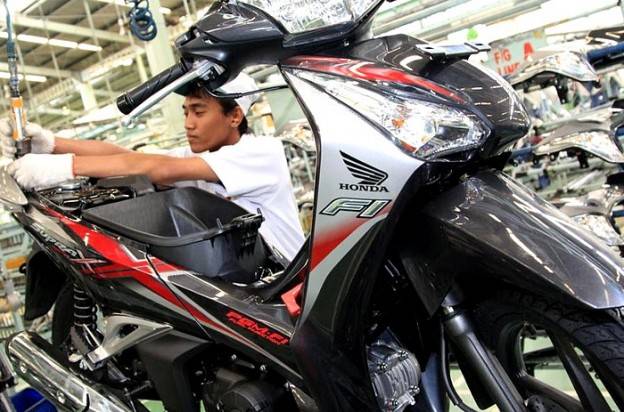 Honda rilis striping baru SupraX 125 Helm-In. Icon "X" tetap dipertahankan…