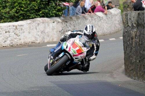 Pembalap TT legendaris….Michael Dunlop berpisah dari Honda!