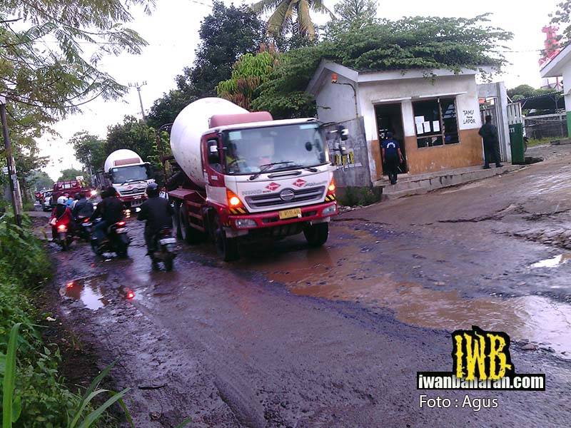 Jalan rusak