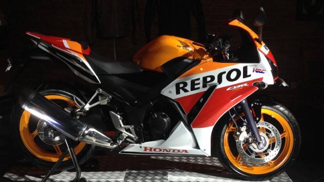 AHM pertimbangkan lokalkan CBR250R dual keen eyes. Genderang perang ditabuh??…