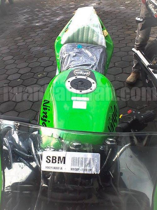 Ninja150RR_30th_anniversary (3)