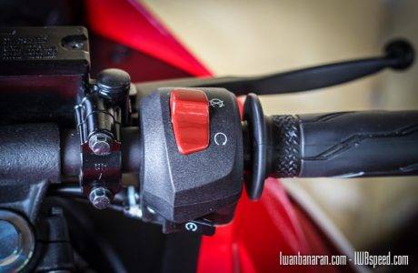 Honda_new_CBR150R_VS_Yamaha_R15 (23)