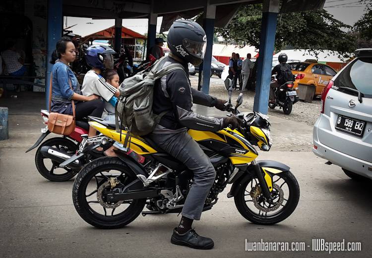 Beli Pulsar 200NS dapat knalpot Yoshimura + cash back 5 juta??. Enak tenan rek……..