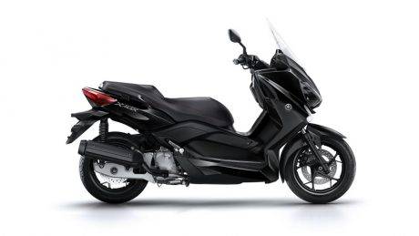 2015-Yamaha-XMAX-125-ABS-EU-Midnight-Black-Studio-002