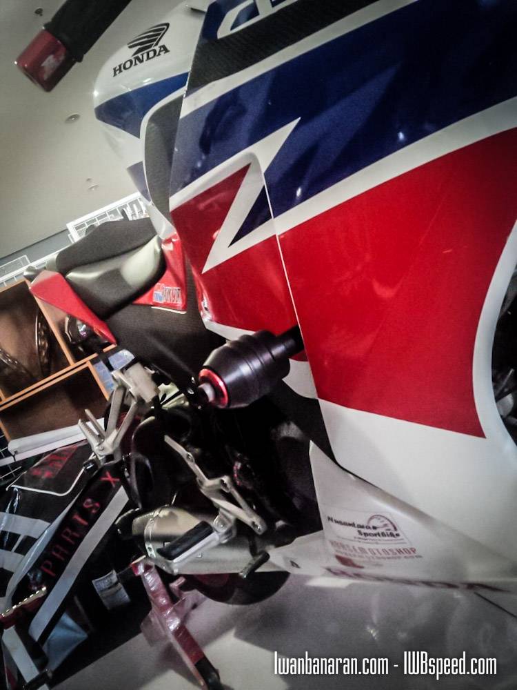 Honda CBR150R modifikasi (2)