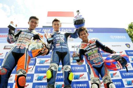 Podium YCR 3 (Moped 110 cc Tune Up Seeded dan Open Class Injeksi) Seri 1 Yamaha Cup Race 2015 di GOR Satria Purwokerto