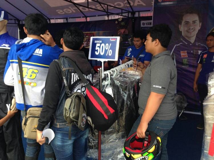 Sambut Otobursa Tumplek Blek 2015….Yamaha part berikan diskon hingga 50 persen. Oalah bikin ngiler euy…..
