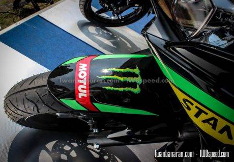 Yamaha R25 versi Motogp (6)