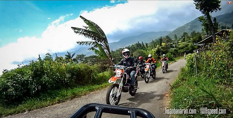 Part 1 : Impressi menggeber trail Viar Cross X200SE dipegunungan kebun teh Puncak…..