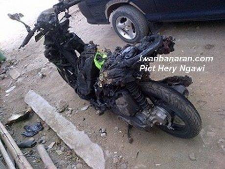 Honda Beat terbakar (2)