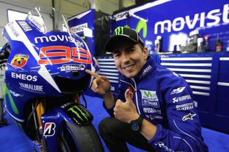 Logo Blue Core pada YZR-M1 Tim Movistar Yamaha MotoGP (1)