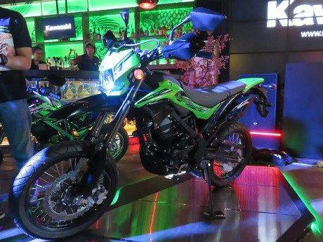 kawasaki D-Tracker 150 pelk 17 inch (28)
