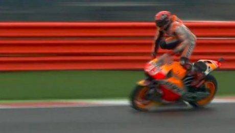marc silverstone crash (1)