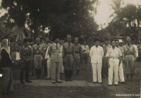 presiden-sukarno-dalam-masa-peralihan-tri-menjadi-tni-di-jawa-tengah-1947
