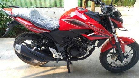 "Pembaca warung Bro Bregas pamerkan new CB150R warna merah miliknya....(5/10/15).."