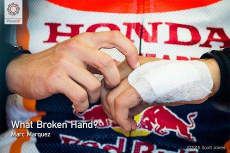Marc-Marquez-hands-Phillip-Island-2015-S-728x485