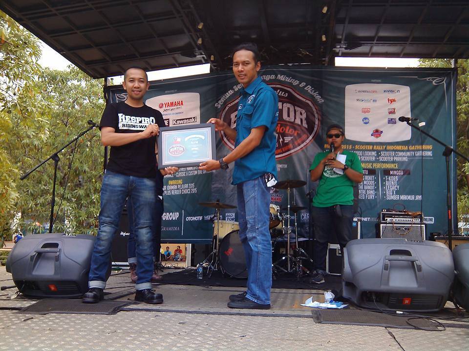 Respiro sabet penghargaan sebagai apparel pilihan pembaca 2015 versi M+…..juozzz !!