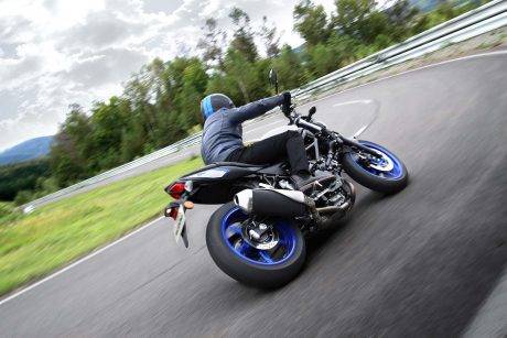 2016-Suzuki-SV650-A-action-01