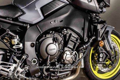 2016-Yamaha-MT-10-details-10