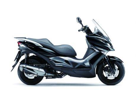 eicma-2015-kawasaki-j125-maxi-scooter-offers-more-flexibility-photo-gallery_10