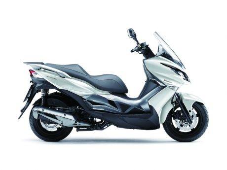 eicma-2015-kawasaki-j125-maxi-scooter-offers-more-flexibility-photo-gallery_12