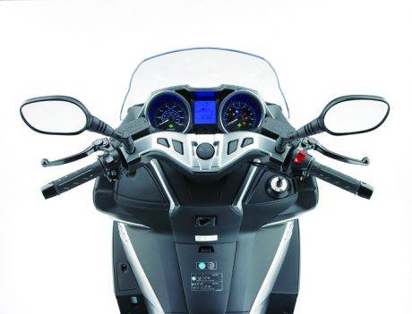 eicma-2015-kawasaki-j125-maxi-scooter-offers-more-flexibility-photo-gallery_7