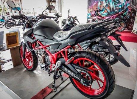 honda new CB150R SE Black Raptor (2)