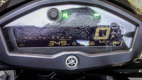 speedometer-mt15-m-slaz-berembun