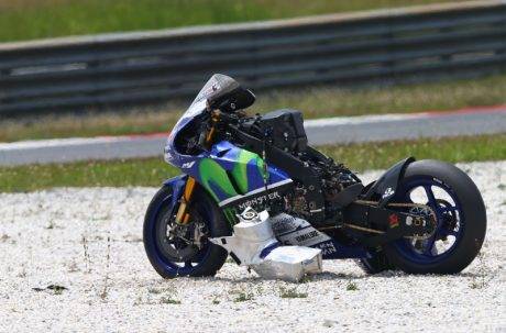 yamaha M1 crash