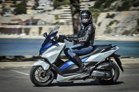 honda-froza-125-2015-lydia-truglio-beaumont-mag-motardes-800px-3-700x466