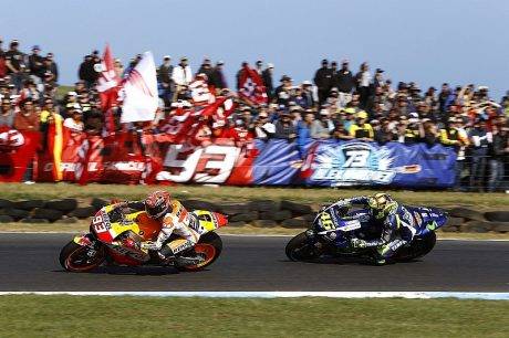 motogp-australian-gp-2015-marc-marquez-repsol-honda-team-and-valentino-rossi-yamaha-factor