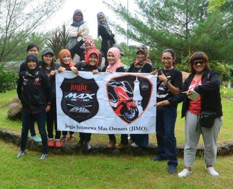 Anggota wanita Jogja Istimewa Max Owners (JIMO) ikut gathering Max Owners Jawa Tengah - Yogya