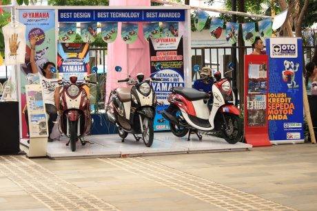 Booth New Fino 125 Blue Core di event launching di Mall Ratu Indah Makassar