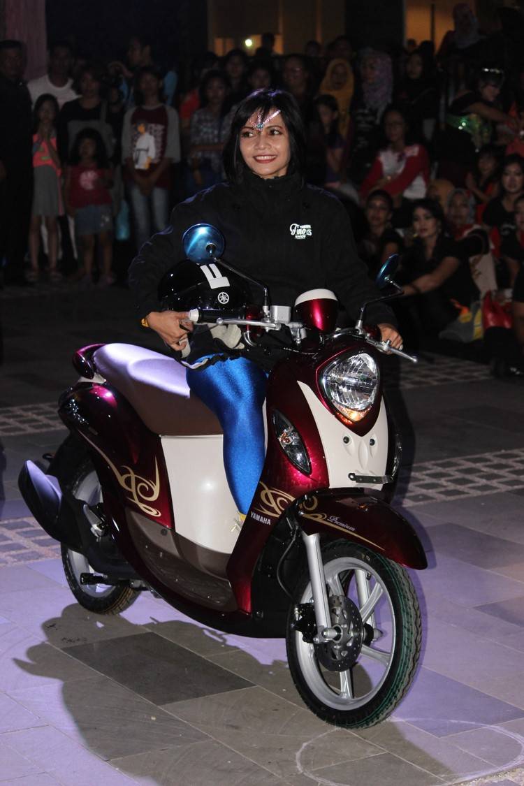 Prosesi launching New Fino 125 Blue Core di Mall Ratu Indah Makassar