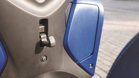 2016-Yamaha-Tricity-155-EU-Cyber-Blue-Detail-011
