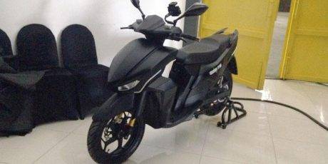 Menristek-Kawal-Motor-Listrik-Gesits-Sampai-Produksi-Massal