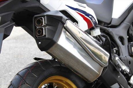 "Bentuk knalpot Africa Twin...konstruksi CBR250RR identik dengan sang adventure bike?"
