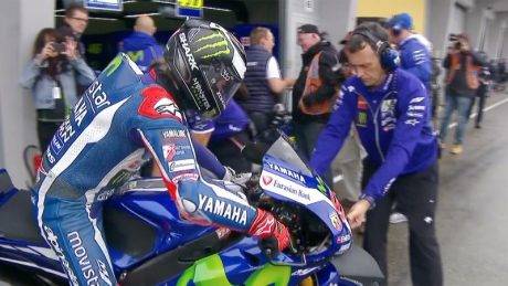 2116-motogp-warm-up.middle