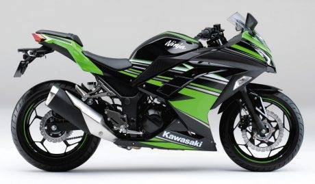 2017-Kawasaki-Ninja-250-KRT-002