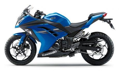 2017-Kawasaki-Ninja-250-blue-003