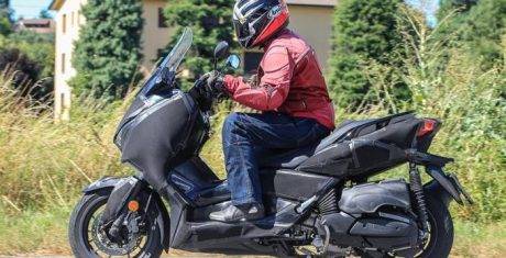 Yamaha-XMAX-2017-2-700x357